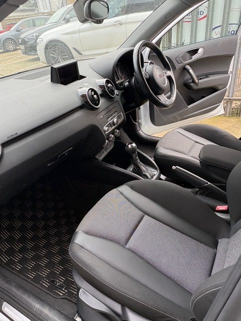 
								Audi A1 1.4 Automatic Petrol ULEZ FREE 2012 full									