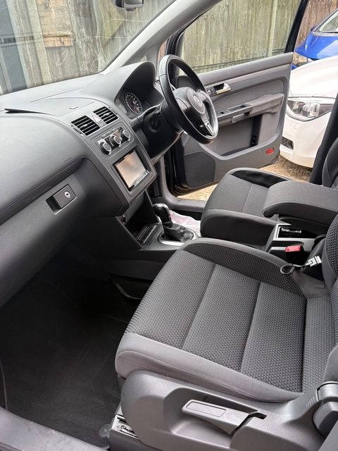 
								Volkswagen Touran 1.4 Petrol Automatic ULEZ FREE 2012 full									