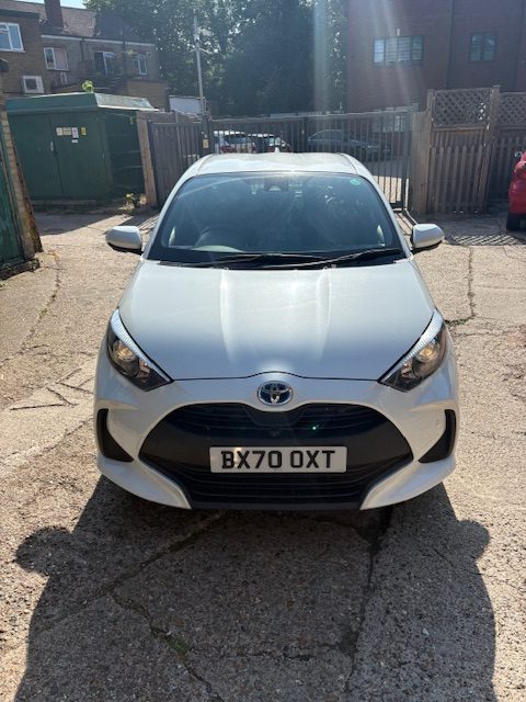 
								Toyota Yaris 1.5 Hybrid Automatic New Shape Edition Fully Loaded Spec 2020 full									