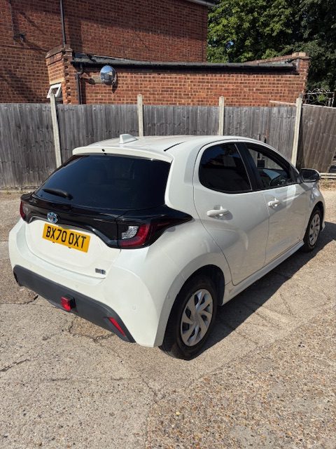 
								Toyota Yaris 1.5 Hybrid Automatic New Shape Edition Fully Loaded Spec 2020 full									