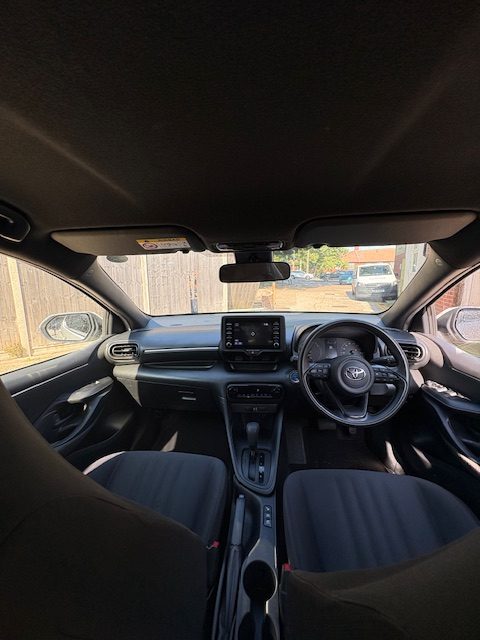 
								Toyota Yaris 1.5 Hybrid Automatic New Shape Edition Fully Loaded Spec 2020 full									