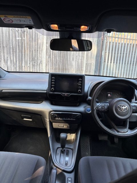 
								Toyota Yaris 1.5 Hybrid Automatic Facelift Edition 2020 full									