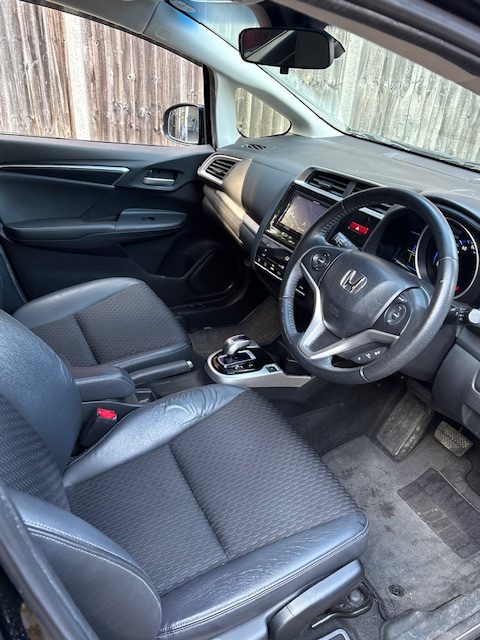 
								Honda Jazz 1.5 Hybrid Automatic 2014 full									